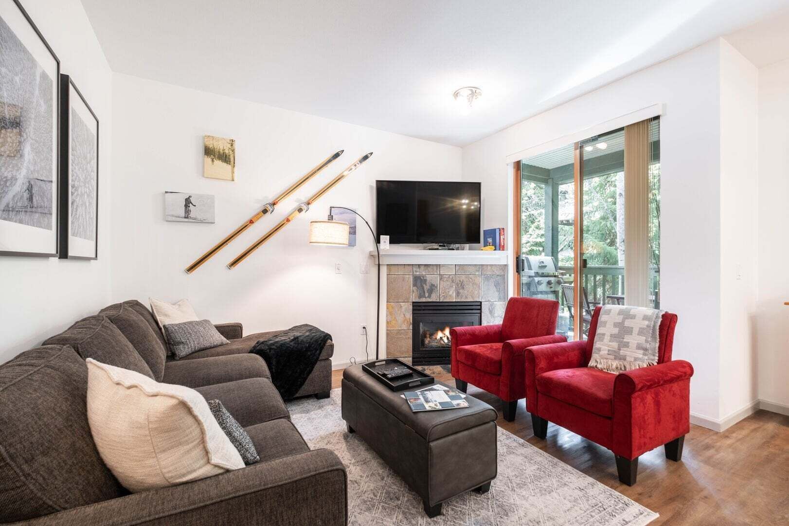 TV, fireplace