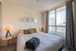 Apartament familiar, balcó, vistes a la ciutat | Planxa i posts de planxar i wifi gratuïta 