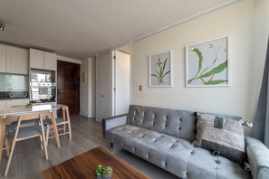 Apartament familiar, balcó, vistes a la ciutat | Sala d'estar