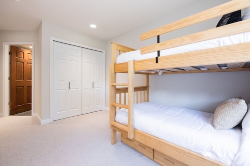 Large deck | Private Hot Tub | BBQ | Pet friendly
