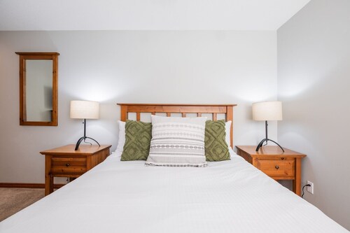 Close to Blackcomb skiing | Private hot tub | BBQ