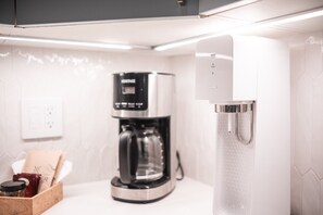 A modern kitchen with a coffee maker and a water dispenser. - Pet friendly | Renovated | Free parking | Spacious (Whistler)