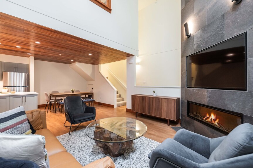 Pet Friendly | Renovated | Free Parking | Spacious - Whistler