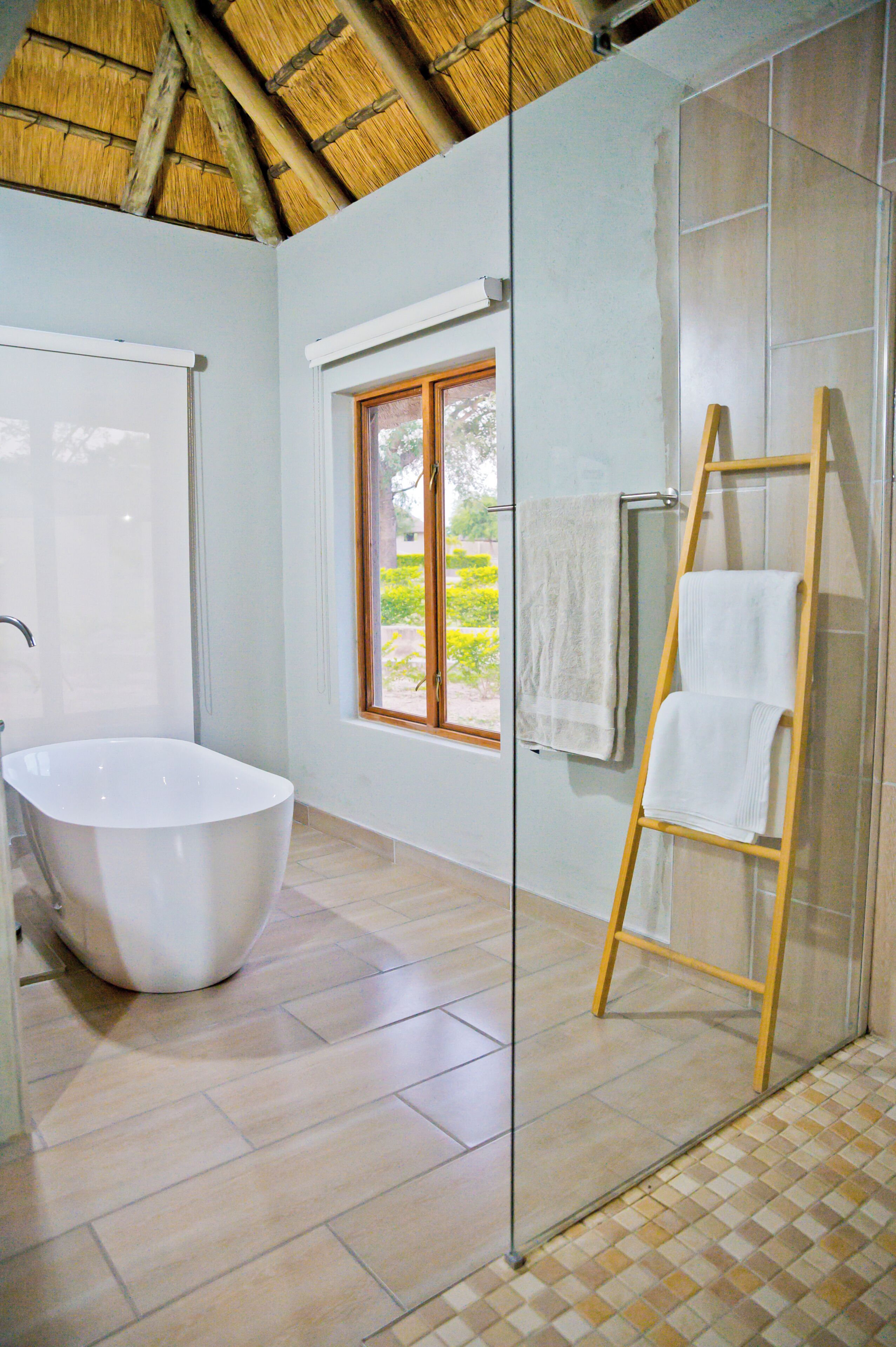 Luxury-Suite, Terrasse, Gartenblick | Badezimmer