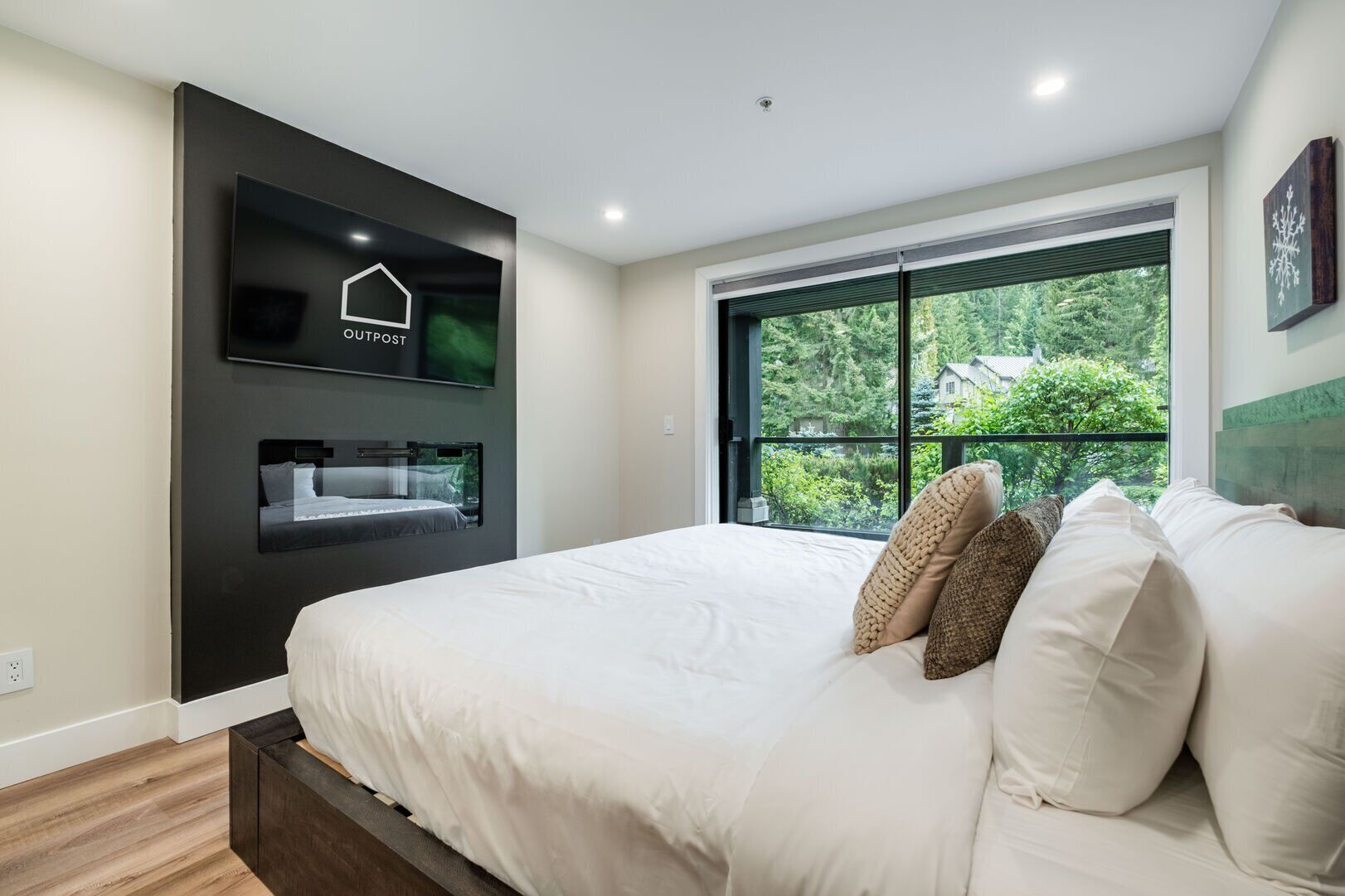 3 habitaciones, tabla de planchar con plancha, wifi y ropa de cama 
