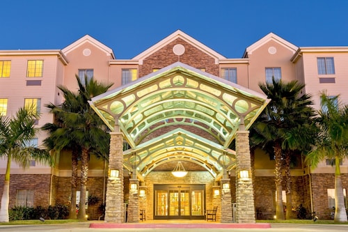 Accessible 2BR Suite w/ Daily Breakfast & Pool