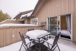 Outdoor dining - Townhome | Private hot tub | Complex pool | BBQ (Whistler)