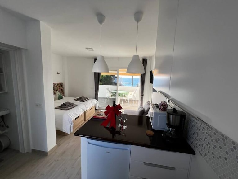 Beachfront Studio 100% Seaview Playa Las Americas - Adeje