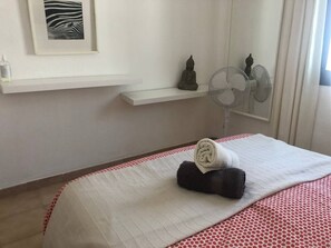 Iron/ironing board, WiFi (free), bed sheets - Playa Troya Apartment at the beach (Costa Adeje)