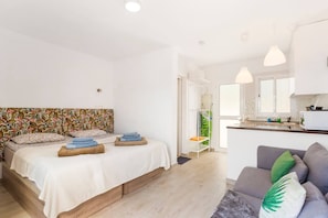Iron/ironing board, free WiFi, bed sheets
