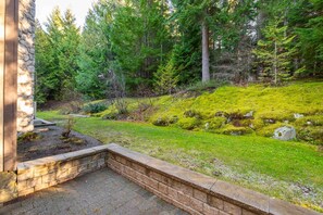 A stone building with a stone wall and a paved area in front. - Close to Blackcomb | Shared hot tub | Free parking (Whistler)