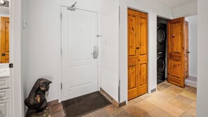 Interior - Village stroll | Free parking | Fireplace | Wifi (Whistler)