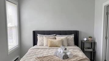 Escrivaninha, ferros/tábuas de passar roupa, Wi-Fi, roupa de cama
