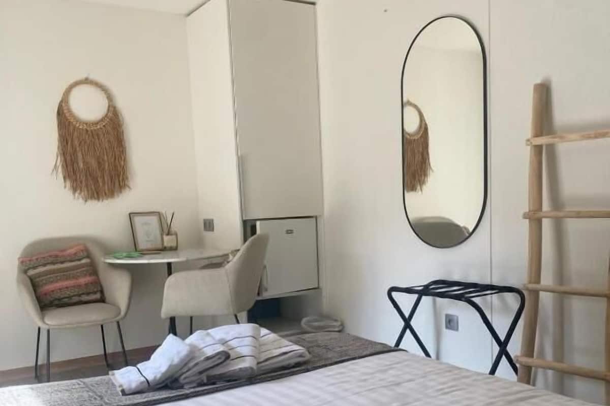 Double Room, Patio, Garden View | Soundproofing, WiFi (free)