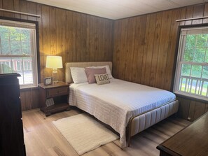2 bedrooms, free WiFi, bed sheets - “Sweet Tea Sunday”-It’s more than a stay-a feeling. Easy access 15 mins to WCU (Sylva)