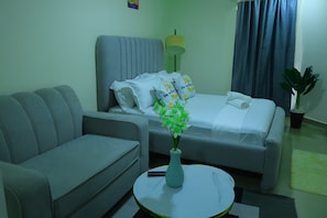Iron/ironing board, WiFi - Jambo Haven Elegant King Studio for Work & Relaxation (Nairobi)