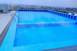 Pool - Jambo Haven Elegant King Studio for Work & Relaxation (Nairobi)