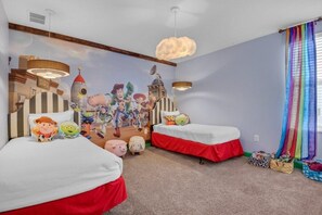 Room - 8 BD/ 5 BA/ Champions Gate (9020 SD) (Davenport)