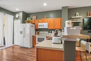 Private kitchen - 3 BD/ 3 BA/ Crestwynd Bay (7613 AR) (Kissimmee)