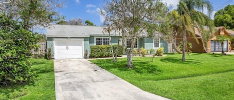 Front Exterior | Driveway | Garage Access