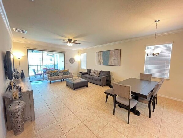 Living area - 6 BD/ 4.5 BA/ Windsor at Westside (8956 RS) (Kissimmee)