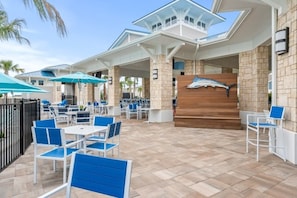 Outdoor dining - 6 BD/ 4.5 BA/ Windsor Island (3763 LA) (Davenport)