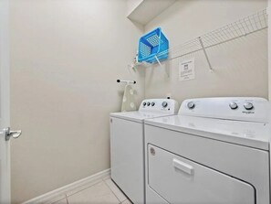 Interior - 6 BD/ 4.5 BA/ Windsor Island (3763 LA) (Davenport)