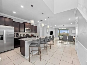 Private kitchen - 6 BD/ 4.5 BA/ Windsor Island (3763 LA) (Davenport)