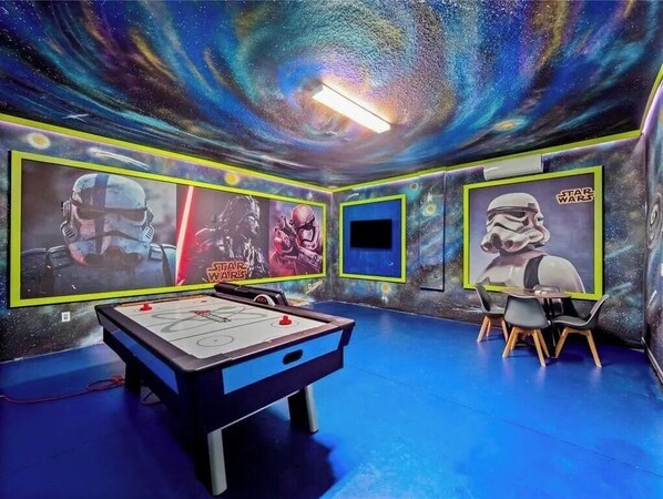 Games room - 6 BD/ 4.5 BA/ Windsor Island (3763 LA) (Davenport)