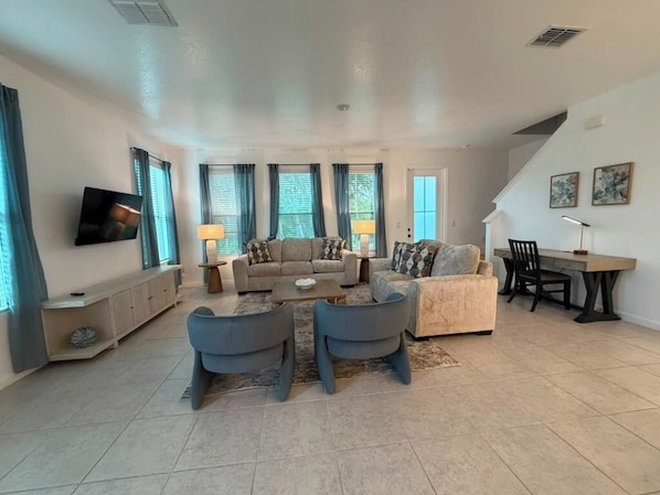 Living area - 3 BD/ 2.5 BA/ The Enclaves at Festival (1773 SD) (Davenport)
