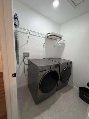 Interior - 3 BD/ 2.5 BA/ The Enclaves at Festival (1773 SD) (Davenport)