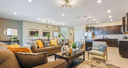 Themed Rooms! 9 BD/ 6 BA/ Windsor Island (2176 LC)