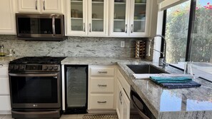 Private kitchen - Lovely 3-bedroom condo newly remodeled in beautiful La Quinta (La Quinta)