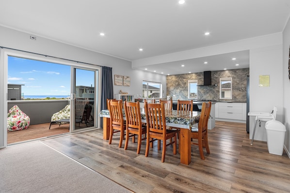 Dining - Seaside Getaway - Ruakaka Holiday Home (Ruakaka)