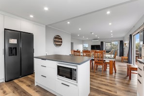 Interior - Seaside Getaway - Ruakaka Holiday Home (Ruakaka)