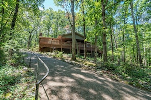 Exterior - Treetop Deck + Kids Bunk Room | Mins to Lake (Hot Springs)