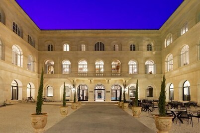 À deux pas des Arènes | Spa & restaurant sur place