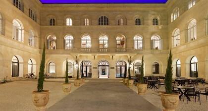Séjour 5* au cœur des Arènes | Spa sur place