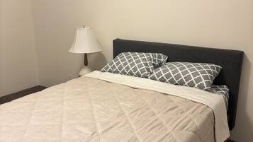 2 bedrooms, WiFi (free), bed sheets