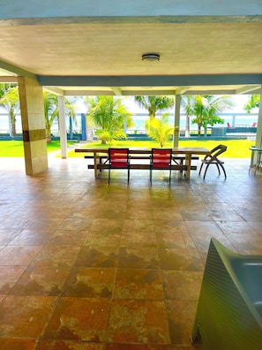 Outdoor dining - Amazing 6-bedroom Beach House with AC in La Libertad, Surf City, El Salvador (La Libertad)