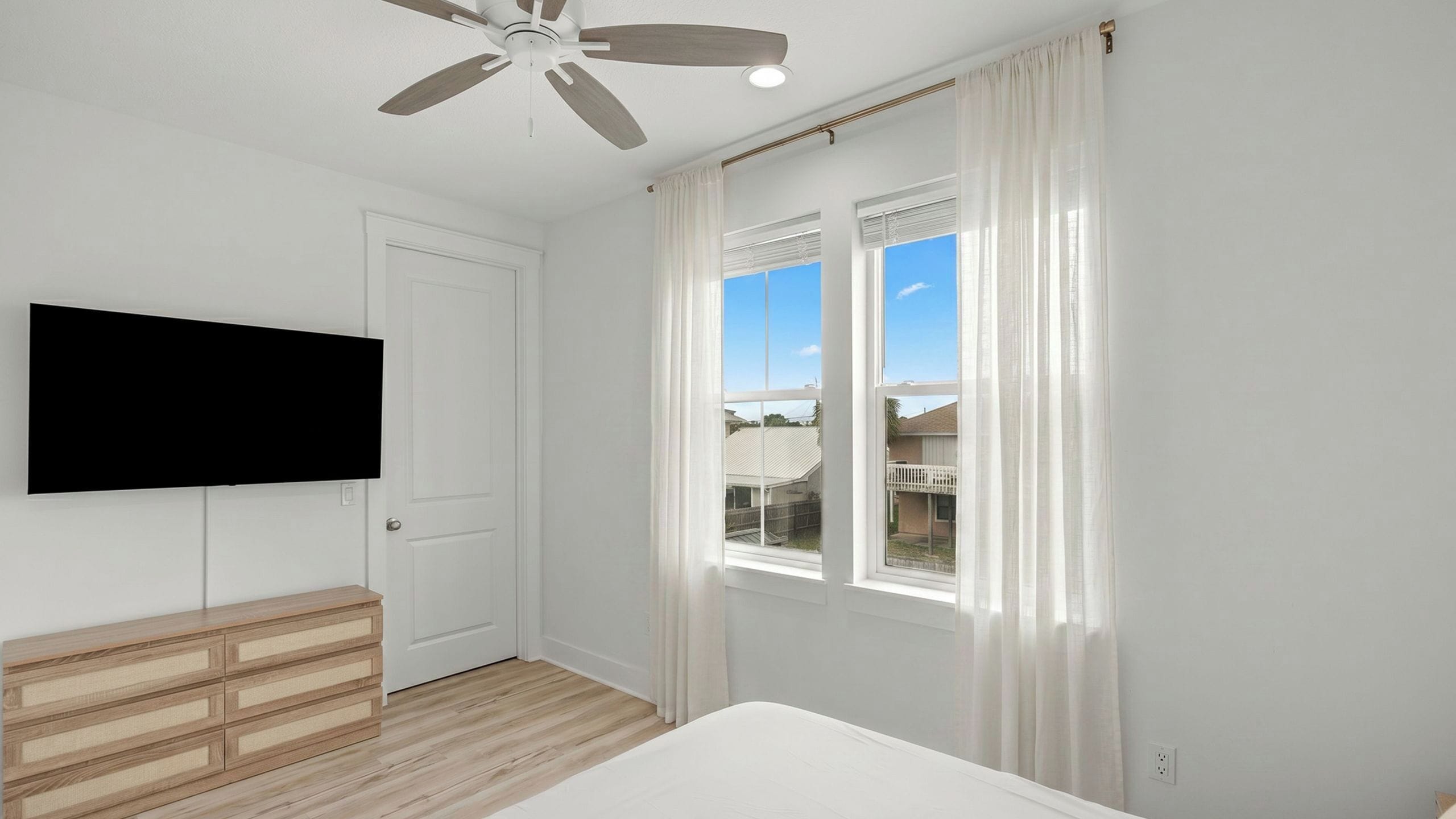 House (6 Bedrooms) | Interior