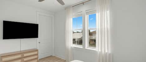 House (6 Bedrooms) | Interior