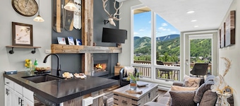 Serenity by the Slopes Steps to Trails + Free Bus to Slopes Balcony + Views