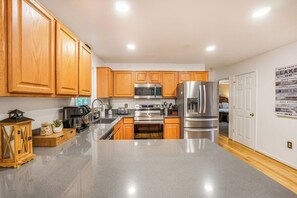 Coffee/tea maker, fridge, microwave, oven