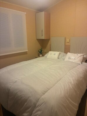 Room - Great 8 berth caravan at Steeple Bay in Essex ref 36091F (Southminster)