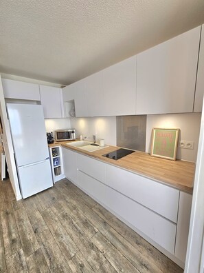 Private kitchen - Vrbo Property (Canet-en-Roussillon)