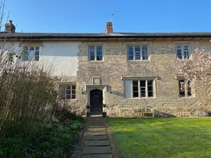 Exterior - 5 bedroom Somerset Manor House sleeping up to 10 guests (North Curry)