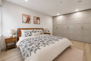 House, 2 Bedrooms, Fireplace | 2 bedrooms - Downtown Luxury House Close to the Nature (Ottawa)