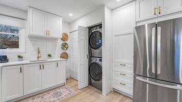 House, 2 Bedrooms, Fireplace | Laundry