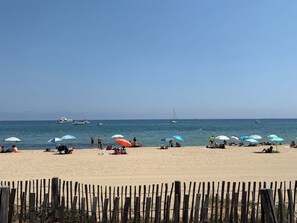 Beach - Les Coteaux de la Nartelle, air-conditioned studio with ocean view, pool, sleeps 4 (Sainte-Maxime)